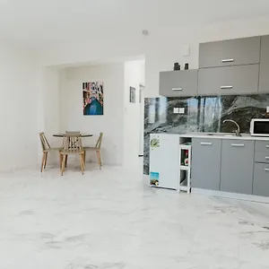 Blue And White Luxury Ξενοδοχείο με διαμερίσματα